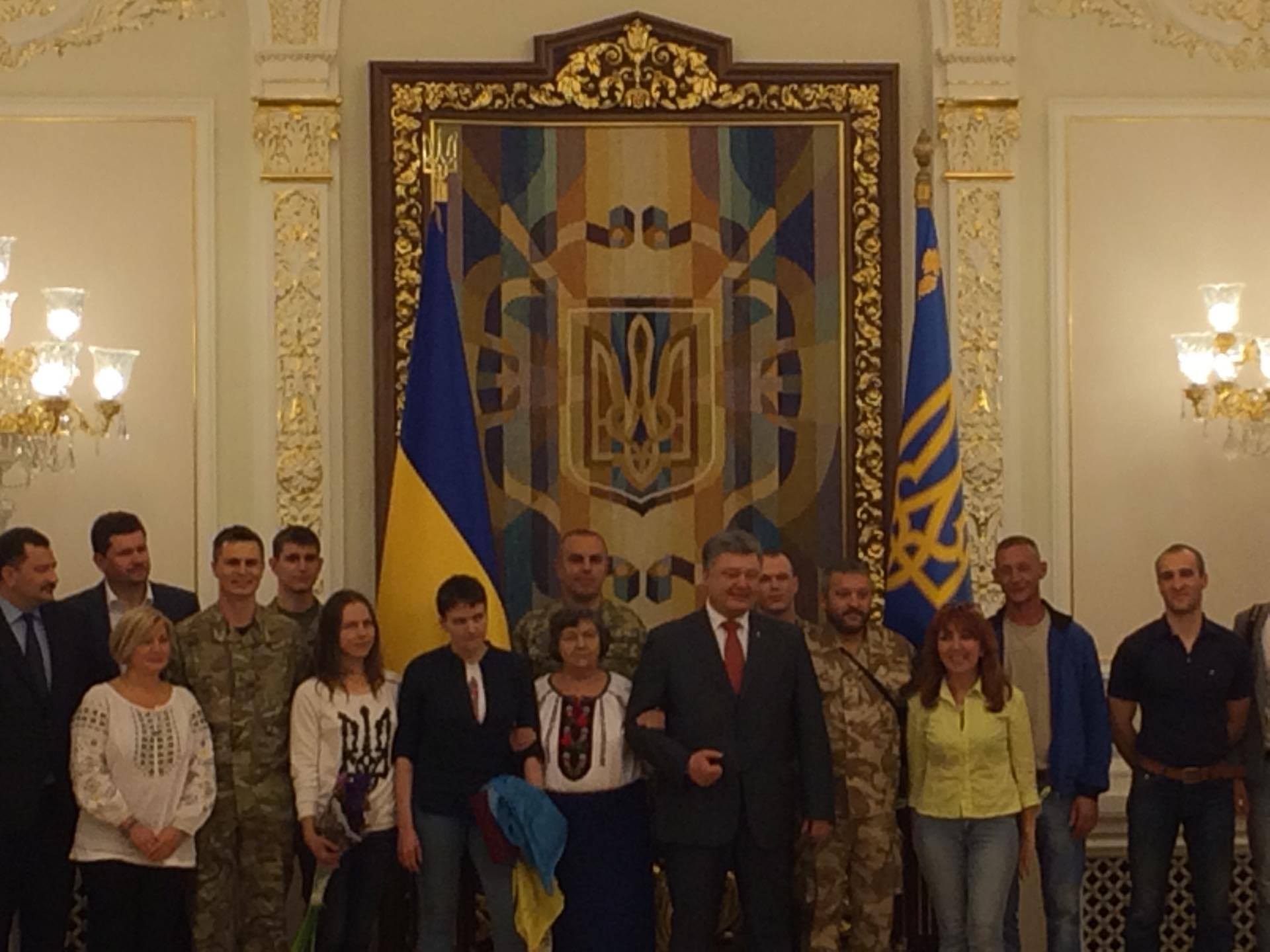 Порошенко: возвращение Надежды Савченко должно было состояться 22 мая